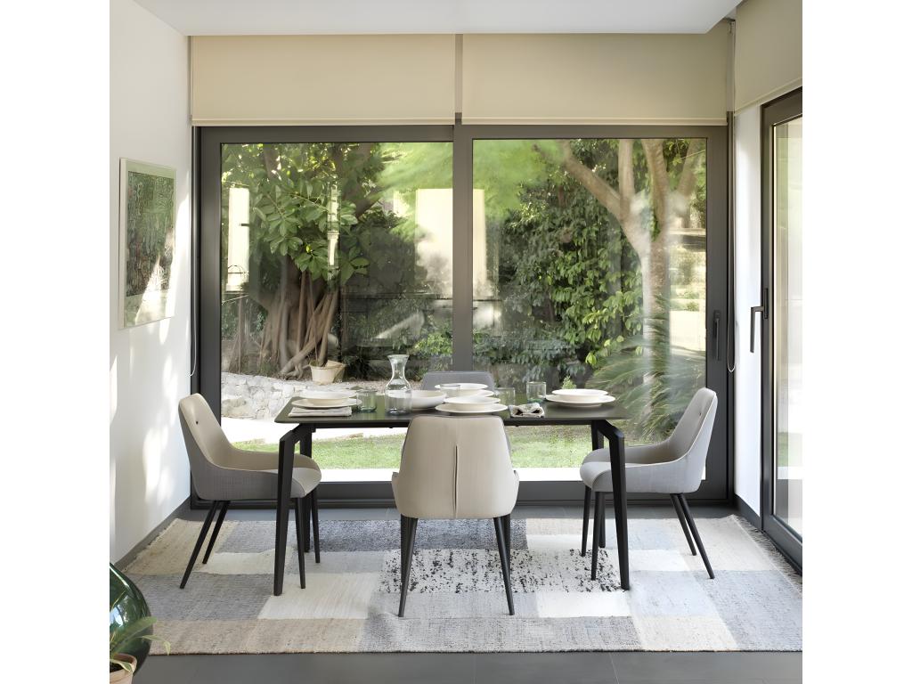 Table en céramique noire avec pieds en métal noir 140x81 GXFR23535